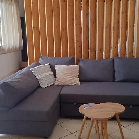 Bostani Seaside House Mani بيت للعطل *